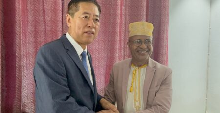 Djaafar Salim Allaoui et l'ambassadeur de chine aux comores